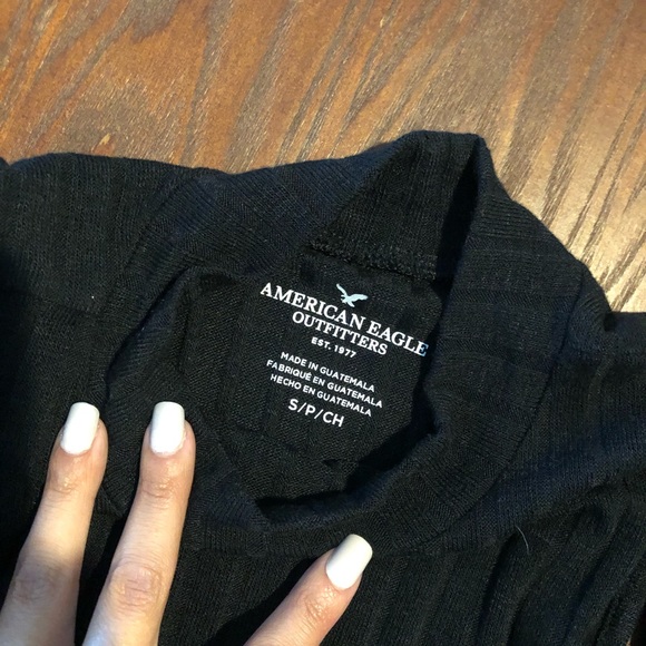 Cut out shoulder black formfitting long sleeve - Picture 3 of 3